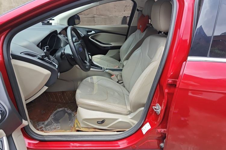 Used Ford Focus 2015 Sedan EcoBoost 180 Automatic Flagship Model Left Front Seat
