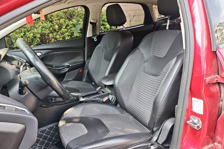 Used Ford Focus 2015 Hatchback 1.6L Automatic Fashion Edition Left Front Seat