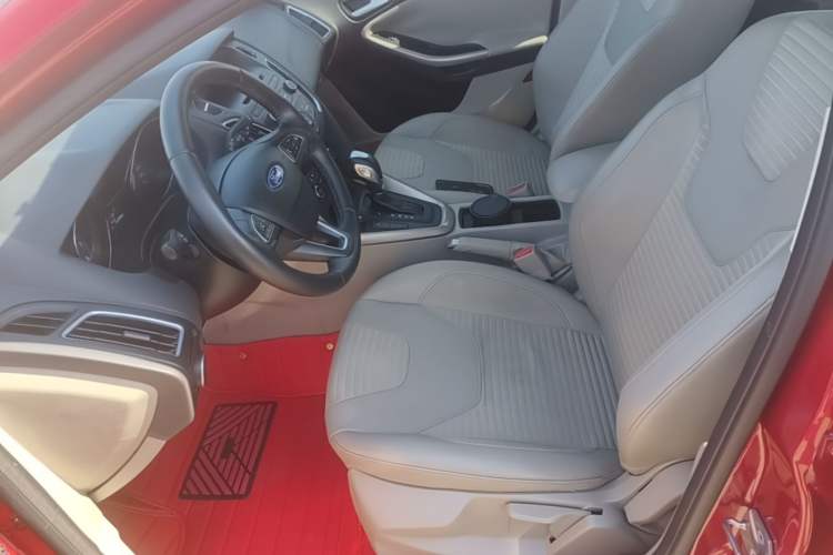 Used Ford Focus 2015 Hatchback EcoBoost 125 Automatic Supreme Style Edition Left Front Seat