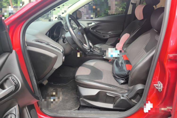 Used Ford Focus 2015 Hatchback EcoBoost 125 Automatic Supreme Style Edition Left Front Seat