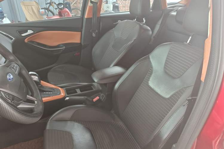 Used Ford Focus 2015 Hatchback EcoBoost 180 Automatic Elite Model Left Front Seat