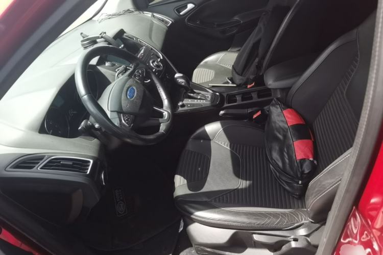 Used Ford Focus 2015 Hatchback EcoBoost 125 Automatic Supreme Style Edition Left Front Seat