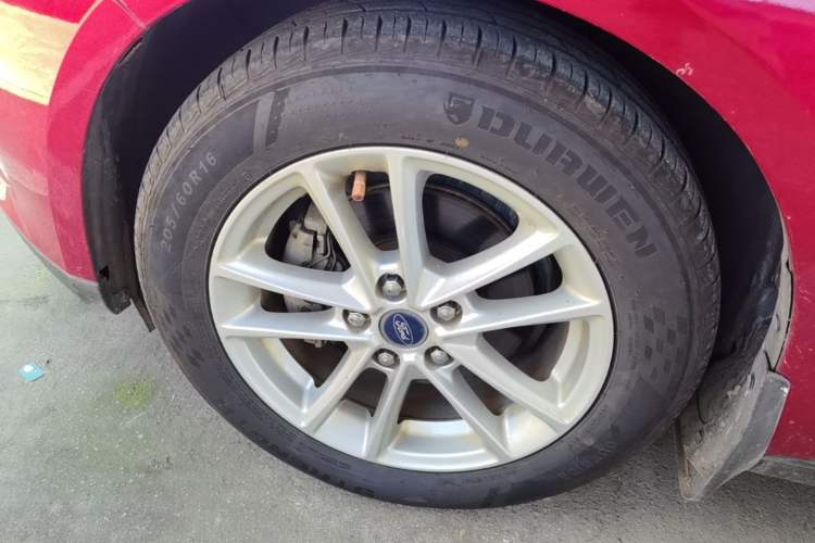 Used Ford Focus 2015 Hatchback 1.6L Automatic Fashion Edition Left Front Wheel Hub