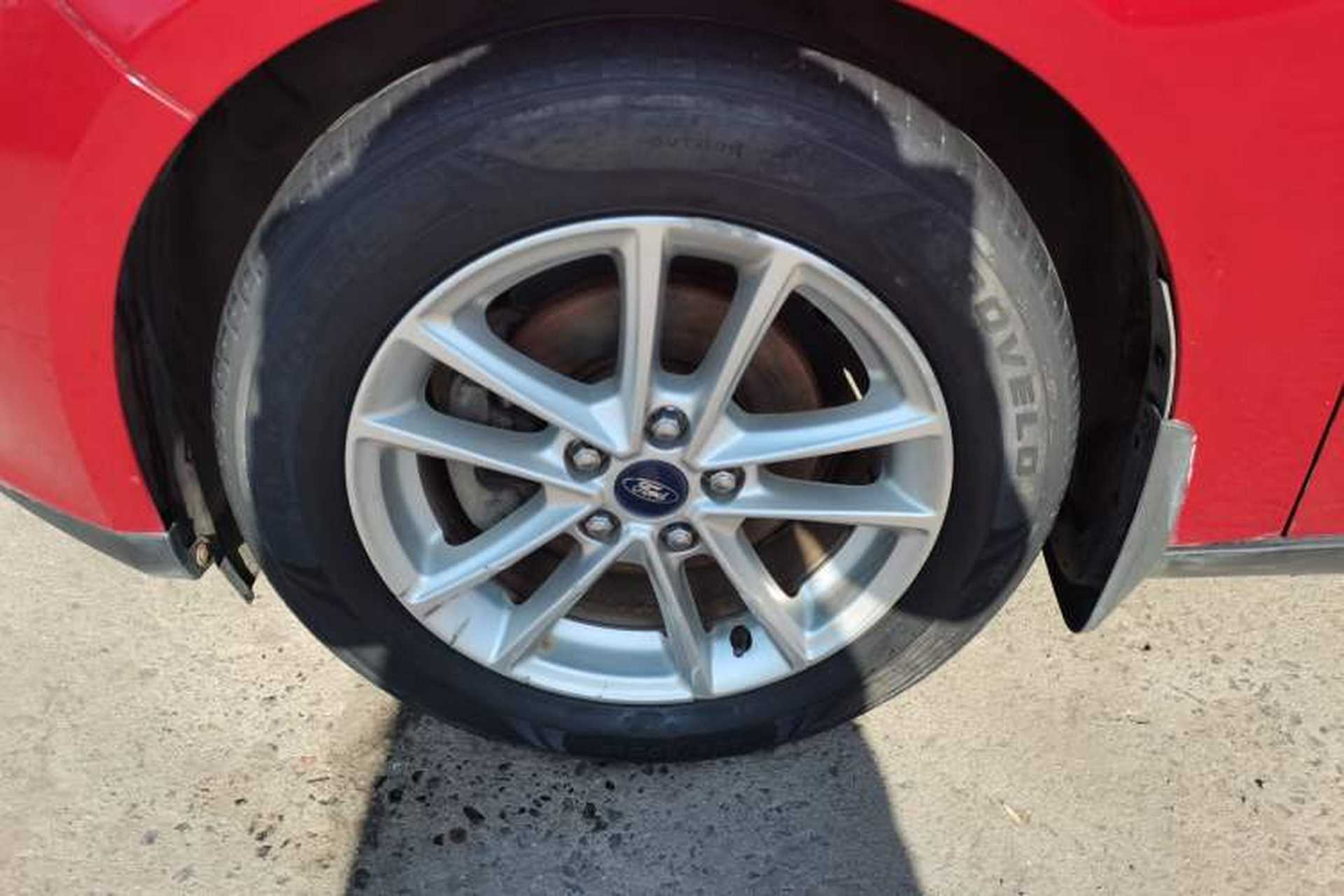 Used Ford Focus 2015 Hatchback 1.6L Automatic Fashion Edition Left Front Wheel Hub