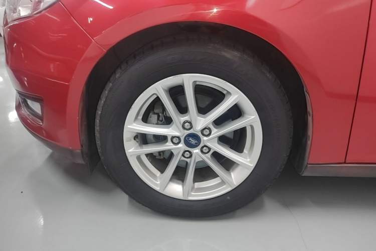 Used Ford Focus 2015 Sedan 1.6L Automatic Trend Model Left Front Wheel Hub