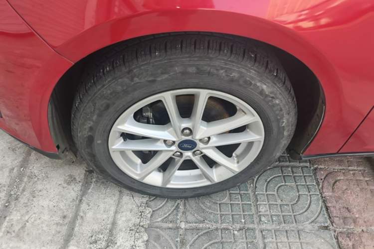 Used Ford Focus 2015 Hatchback 1.6L Automatic Fashion Edition Left Front Wheel Hub