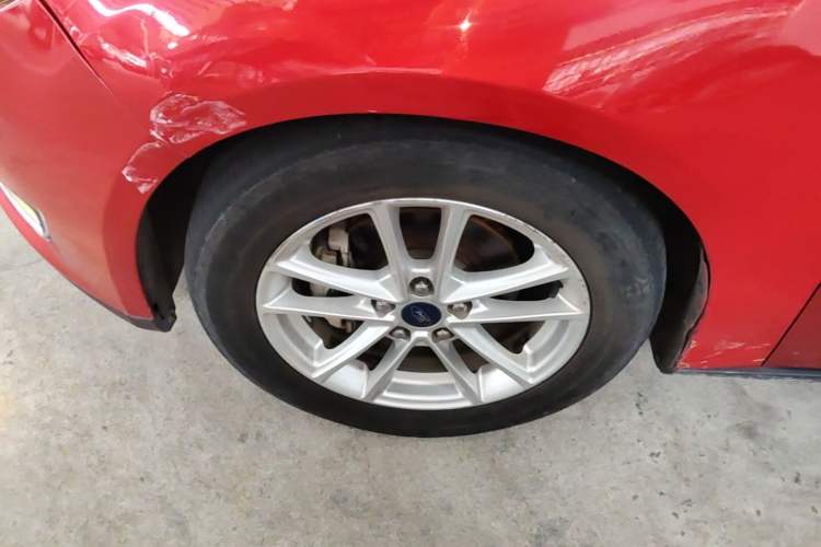 Used Ford Focus 2015 Hatchback EcoBoost 125 Automatic Supreme Style Edition Left Front Wheel Hub