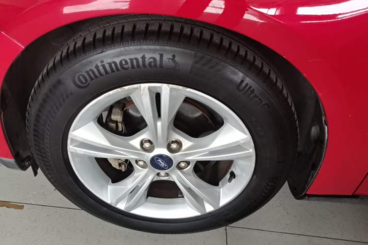Used Ford Focus 2015 Hatchback 1.6L Automatic Comfort Model Left Front Wheel Hub