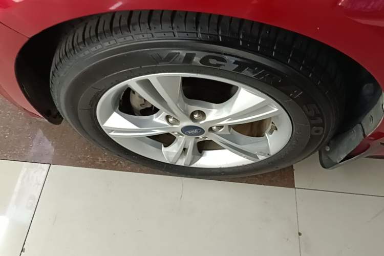 Used Ford Focus 2015 Hatchback 1.6L Automatic Comfort Model Left Front Wheel Hub