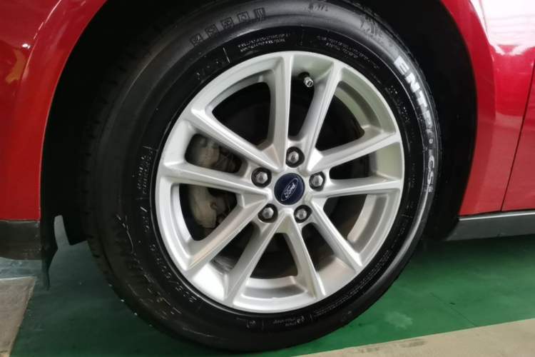 Used Ford Focus 2015 Sedan 1.6L Automatic Trend Model Left Front Wheel Hub
