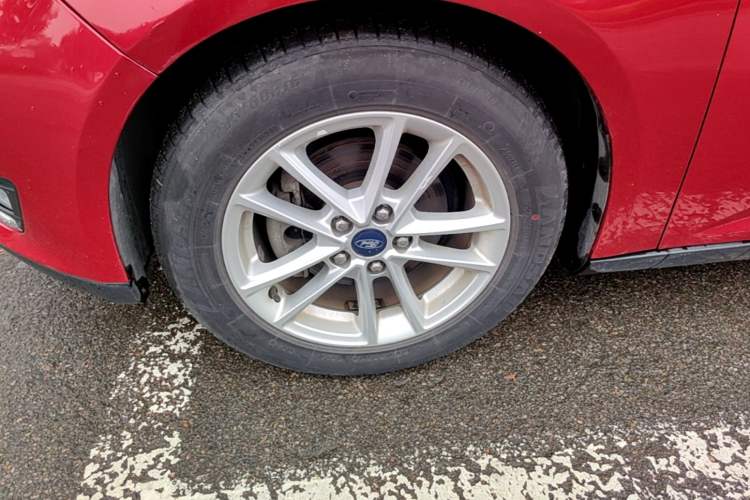 Used Ford Focus 2015 Hatchback 1.6L Automatic Fashion Edition Left Front Wheel Hub