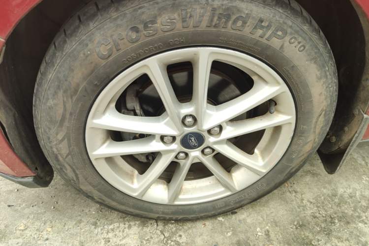 Used Ford Focus 2015 Hatchback 1.6L Automatic Fashion Edition Left Front Wheel Hub