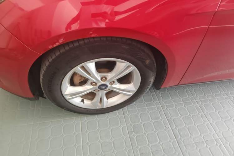 Used Ford Focus 2015 Hatchback 1.6L Automatic Comfort Model Left Front Wheel Hub