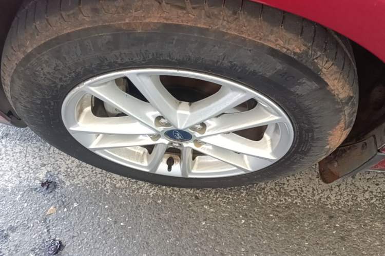 Used Ford Focus 2015 Hatchback 1.6L Automatic Fashion Edition Left Front Wheel Hub