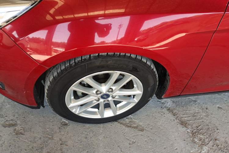 Used Ford Focus 2015 Sedan 1.6L Automatic Trend Model Left Front Wheel Hub