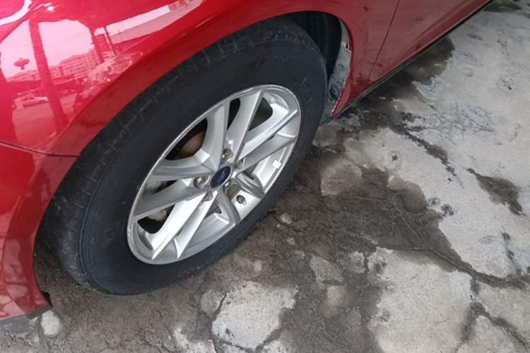 Used Ford Focus 2015 Sedan 1.6L Automatic Trend Model Left Front Wheel Hub
