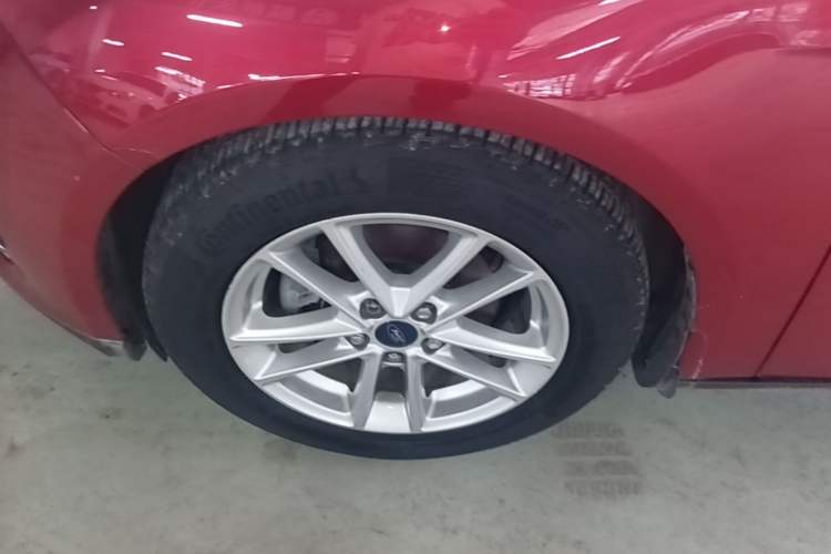 Used Ford Focus 2015 Hatchback EcoBoost 180 Automatic Elite Model Left Front Wheel Hub