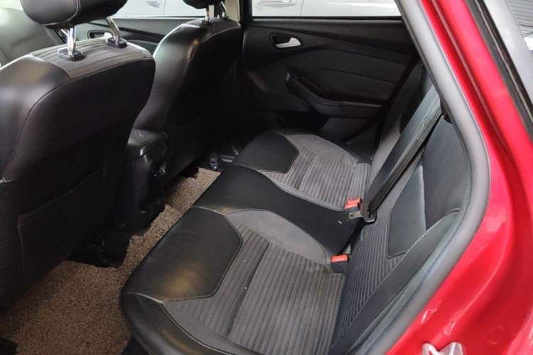 Used Ford Focus 2015 Hatchback EcoBoost 125 Automatic Supreme Style Edition Left Rear Seat