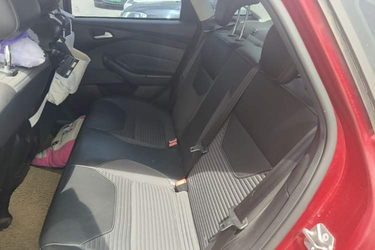 Used Ford Focus 2015 Sedan EcoBoost 125 Manual – Ultra-Style Edition Left Rear Seat