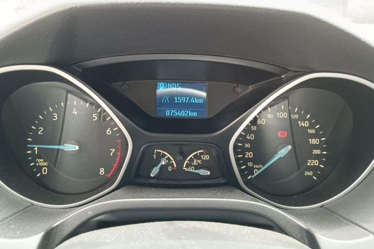 Used Ford Focus 2015 Hatchback 1.6L Automatic Comfort Model Odometer Close Up