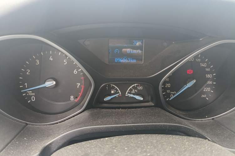Used Ford Focus 2015 Sedan EcoBoost 125 Manual – Ultra-Style Edition Odometer Close Up