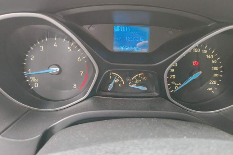 Used Ford Focus 2015 Hatchback 1.6L Automatic Comfort Model Odometer Close Up