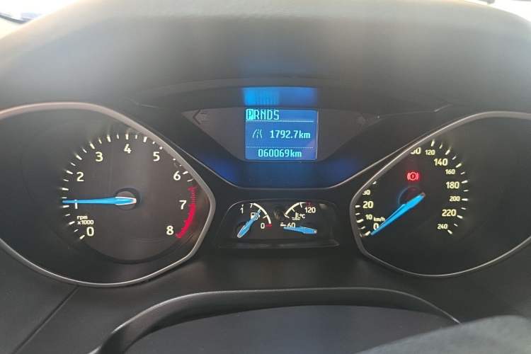 Used Ford Focus 2015 Hatchback 1.6L Automatic Comfort Model Odometer Close Up