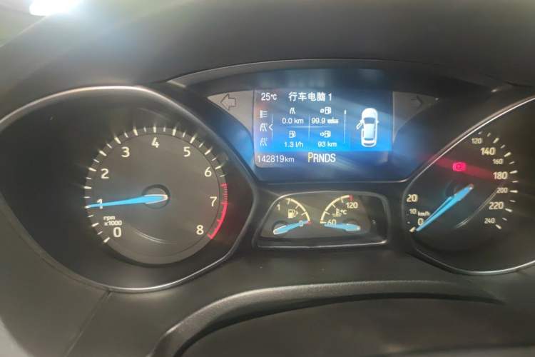 Used Ford Focus 2015 Hatchback EcoBoost 180 Automatic Elite Model Odometer Close Up