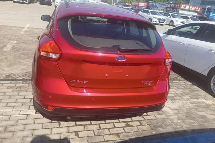 Used Ford Focus 2015 Hatchback EcoBoost 125 Automatic Supreme Style Edition Rear