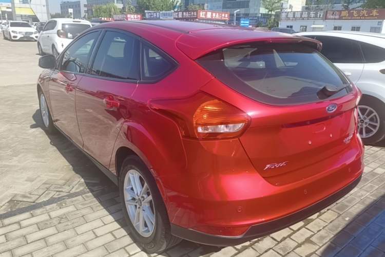 Used Ford Focus 2015 Hatchback EcoBoost 125 Automatic Supreme Style Edition Rear Left 45 Deg