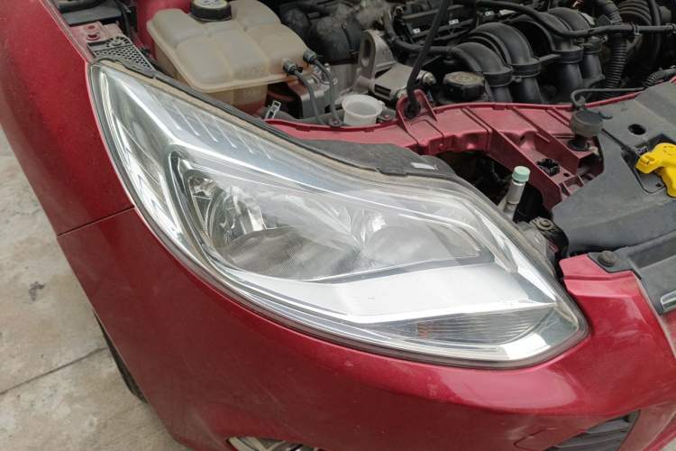 Used Ford Focus 2015 Sedan 1.6L Automatic Trend Model Right Front Headlight