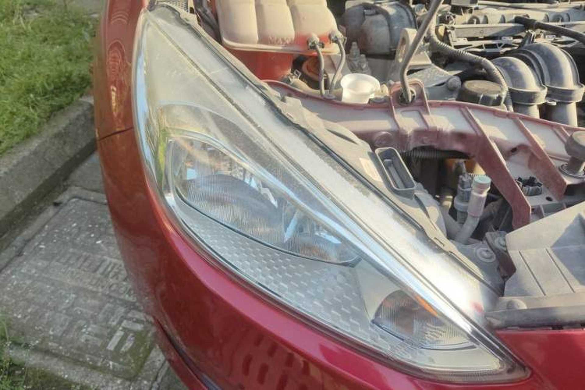Used Ford Focus 2015 Hatchback 1.6L Automatic Comfort Model Right Front Headlight