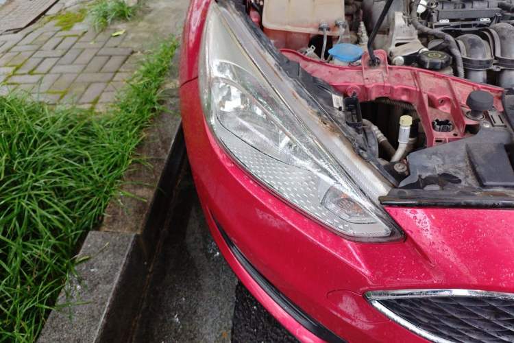 Used Ford Focus 2015 Hatchback 1.6L Automatic Comfort Model Right Front Headlight
