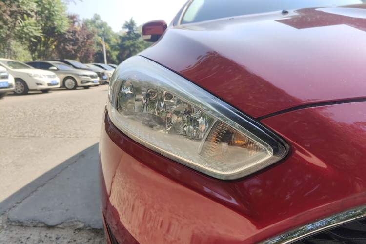 Used Ford Focus 2015 Hatchback 1.6L Automatic Fashion Edition Right Front Headlight