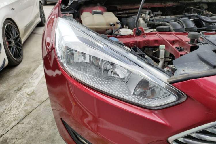 Used Ford Focus 2015 Sedan 1.6L Automatic Trend Model Right Front Headlight