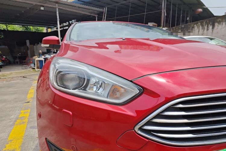 Used Ford Focus 2015 Sedan EcoBoost 180 Automatic Flagship Model Right Front Headlight