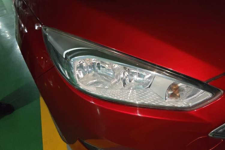 Used Ford Focus 2015 Sedan 1.6L Automatic Trend Model Right Front Headlight