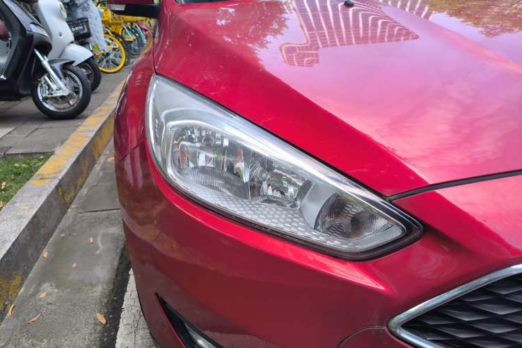 Used Ford Focus 2015 Hatchback 1.6L Automatic Fashion Edition Right Front Headlight