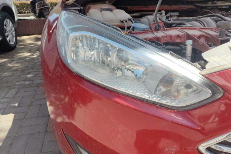 Used Ford Focus 2015 Sedan 1.6L Manual Comfort Model Right Front Headlight