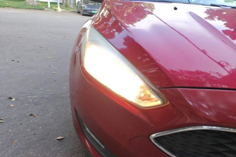 Used Ford Focus 2015 Hatchback 1.6L Automatic Comfort Model Right Front Headlight
