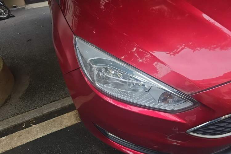 Used Ford Focus 2015 Hatchback 1.6L Automatic Comfort Model Right Front Headlight