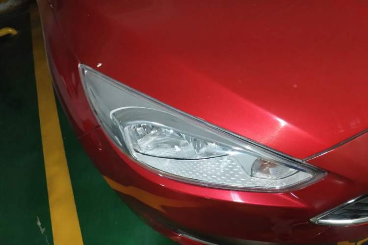 Used Ford Focus 2015 Hatchback 1.6L Automatic Fashion Edition Right Front Headlight