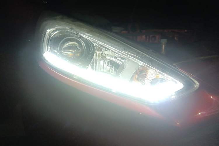 Used Ford Focus 2015 Hatchback 1.6L Automatic Fashion Edition Right Front Headlight