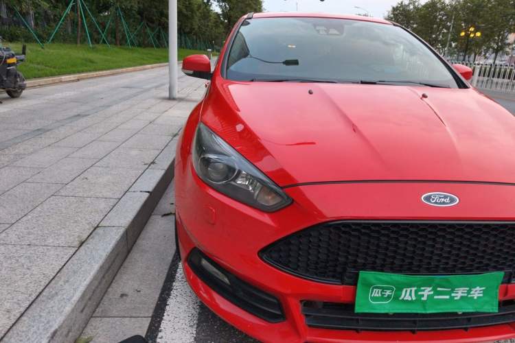 Used Ford Focus 2015 2.0T ST Standard Edition Right Front Headlight