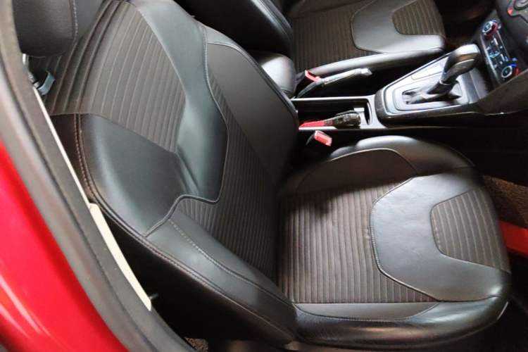 Used Ford Focus 2015 Hatchback EcoBoost 125 Automatic Supreme Style Edition Right Front Seat