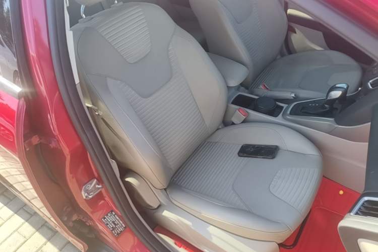 Used Ford Focus 2015 Hatchback EcoBoost 125 Automatic Supreme Style Edition Right Front Seat