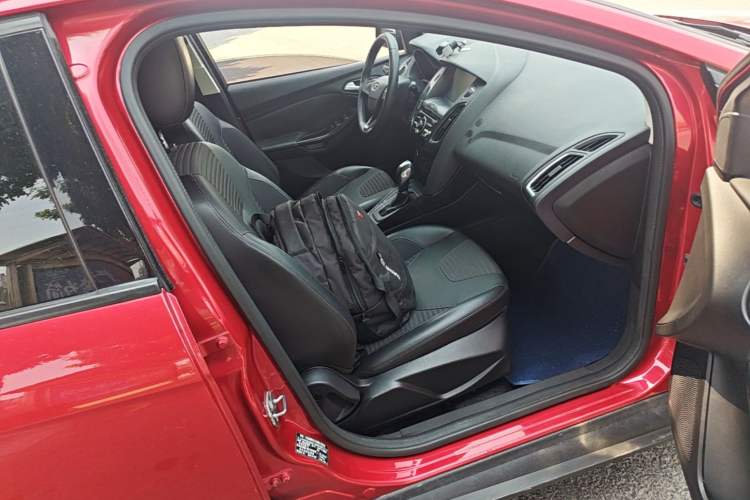 Used Ford Focus 2015 Hatchback 1.6L Automatic Fashion Edition Right Front Seat