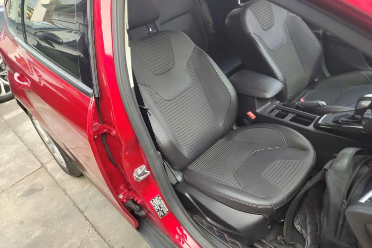 Used Ford Focus 2015 Hatchback 1.6L Automatic Fashion Edition Right Front Seat