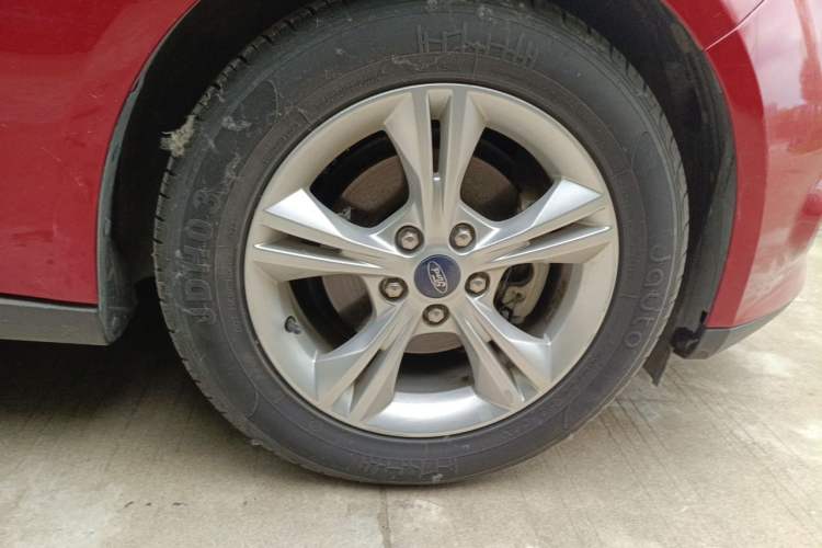 Used Ford Focus 2015 Sedan 1.6L Automatic Trend Model Right Front Wheel Hub
