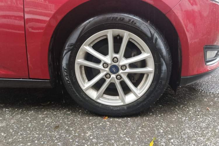 Used Ford Focus 2015 Hatchback 1.6L Automatic Fashion Edition Right Front Wheel Hub